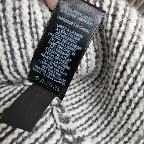 EXPRESS Women's Gray and Cream Striped Cropped Cardigan Size Small A1002 - Picture 4 of 6